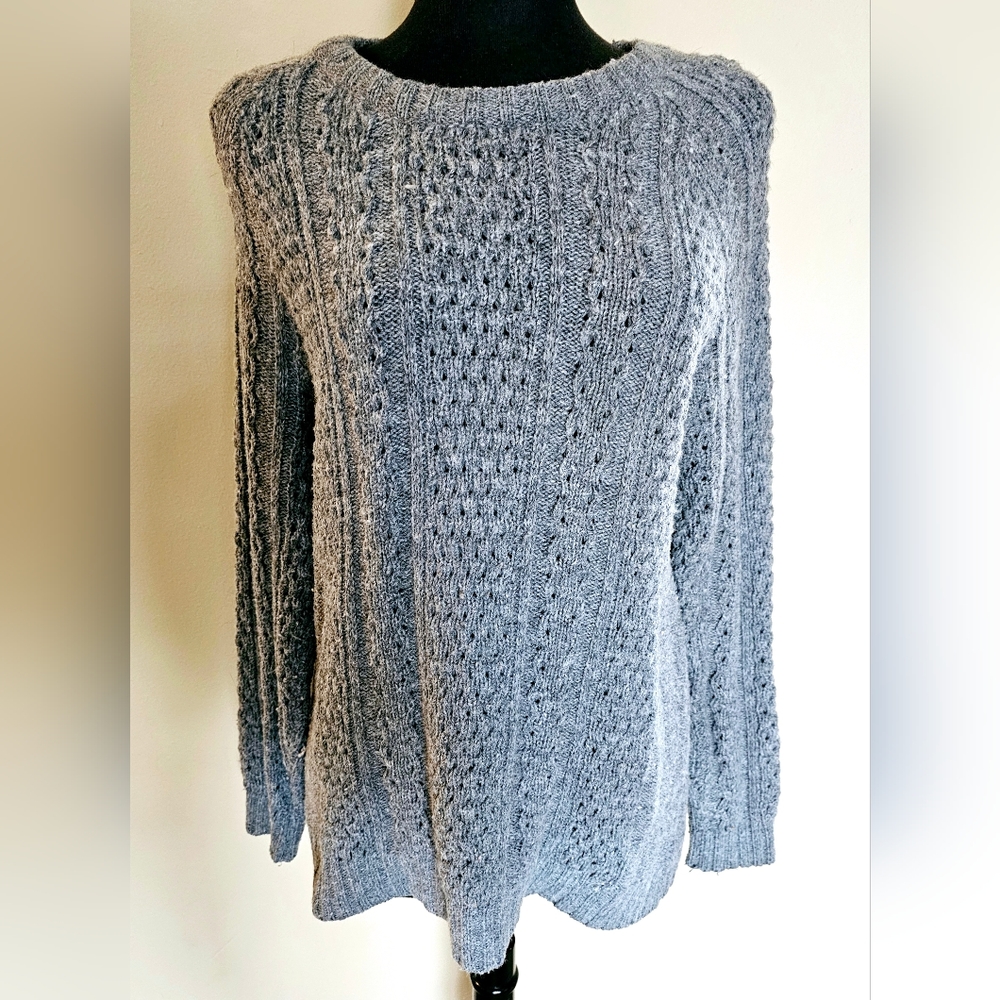 Forever 21 Grey Cable Knit Sweater Size M
